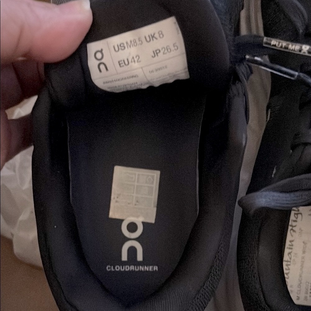 On Running Men's Cloudrunner Wide - Picture 3 of 5